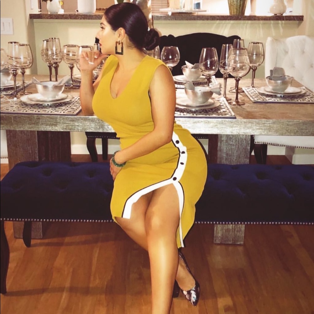 Eva Mendez, Yellow Mustard , v neck midi dress